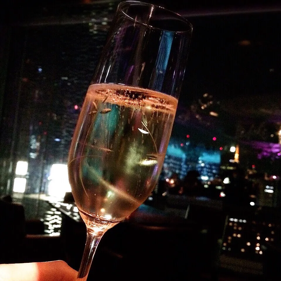 Champagne Break🍸✨💕

#champagne #泡 #カツカツ倶楽部👠✨ #GINZA #銀座 #BAR #バー
#シャンパン|chieさん