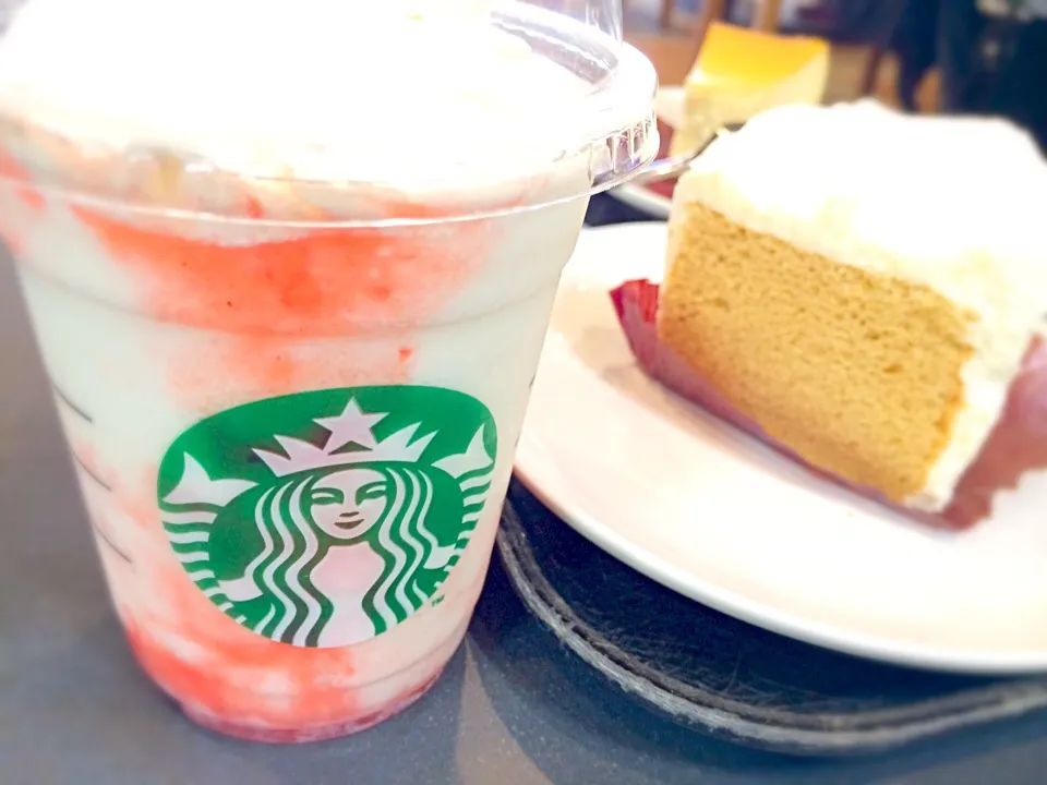 Snapdishの料理写真:スタバ♩イチゴフラペチーノ|めだか🎶ママさん