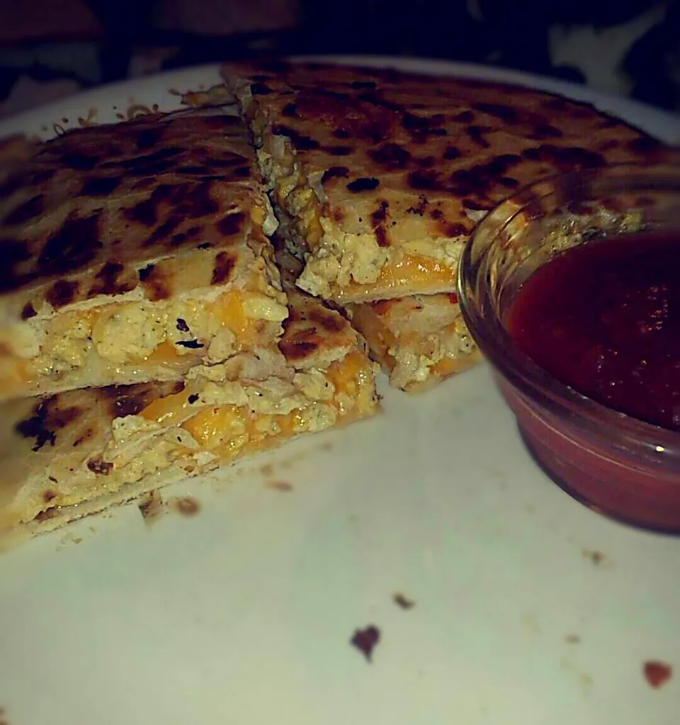 Grilled breakfast quesadilla. 
scrambled eggs, Cheddar chees, & homemade salsa.|Ashley Millerさん