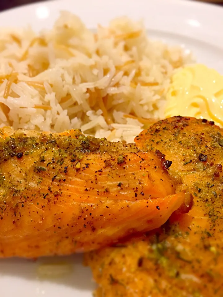 Grilled salmon with rice.|Douglas Kanさん