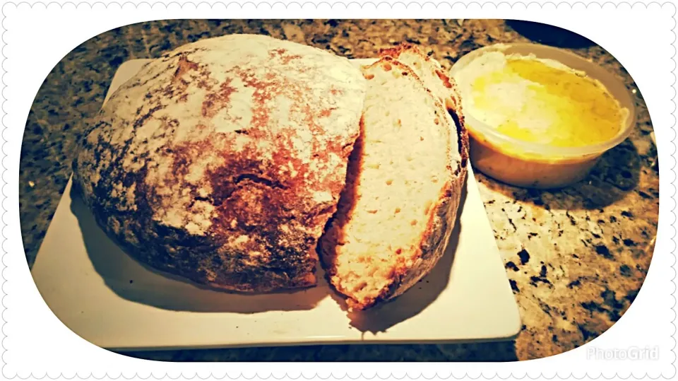 Fresh baked bread with Lemon and Rosemary hummus from 4 seasons bakery (^_*)!|Jihollandさん