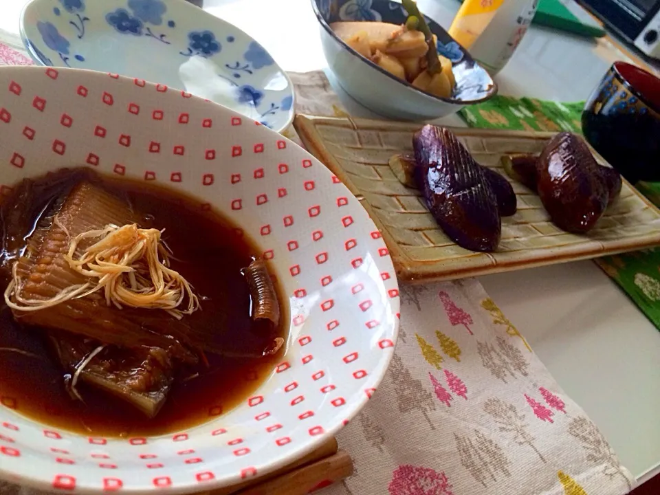 かすべの煮付け、ナス焼き、ジャガイモと筍のおかか煮|ずずさん