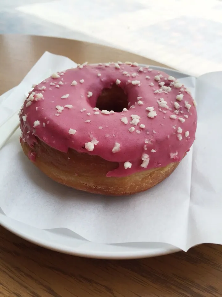 スターバックスで朝からおやつ🍩ラズベリークリームドーナツ|Kumi_loveさん