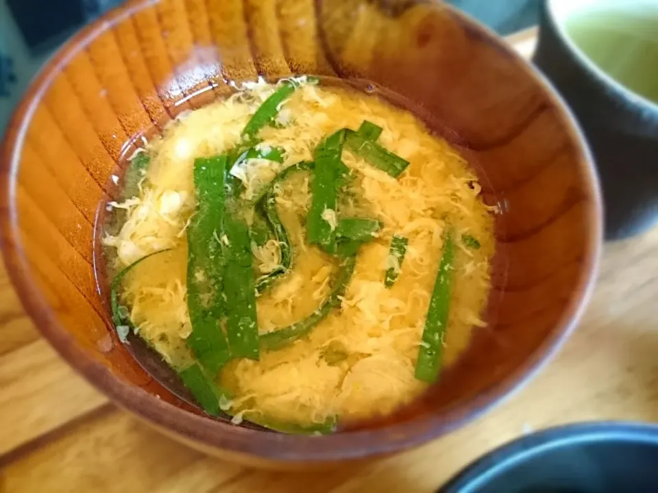 溶き卵とニラで ニラ玉お味噌汁♪
優しいお味です♡|yokoさん