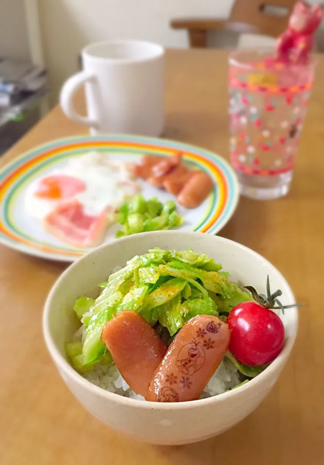 Snapdishの料理写真:キャベツのカレー炒め丼|pinohinaさん