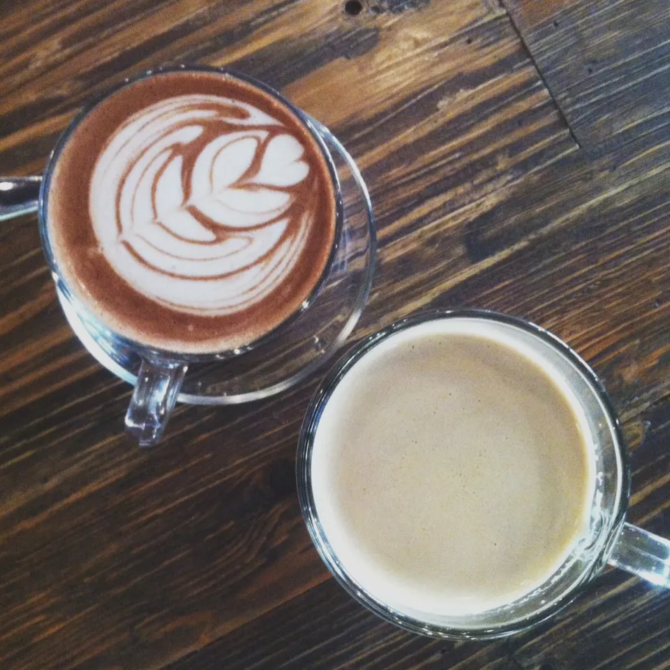 Hot choco & flat white|Karmina Kerene M. Diñoさん