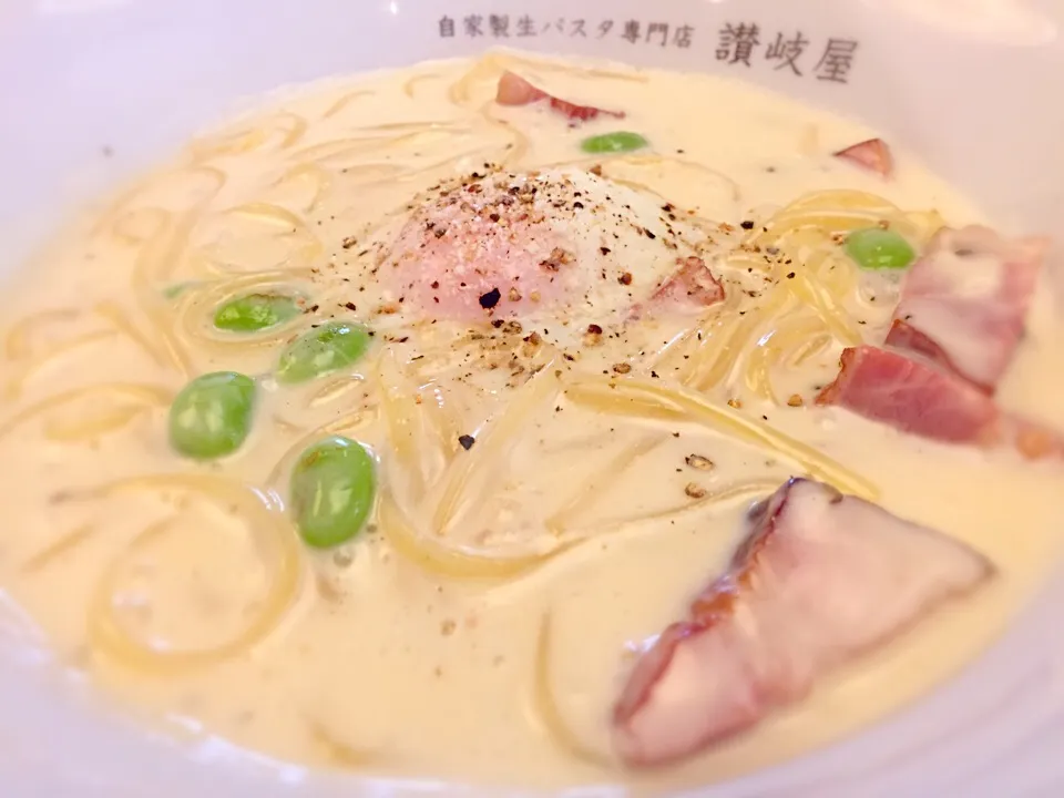 Snapdishの料理写真:スモークベーコンと枝豆のカルボナーラ@自家製生パスタ専門店  讃岐(堺筋本町)|かっちっさん