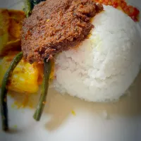 Snapdishの料理写真:rendang+rice+vegetables|firman zulkarnaenさん