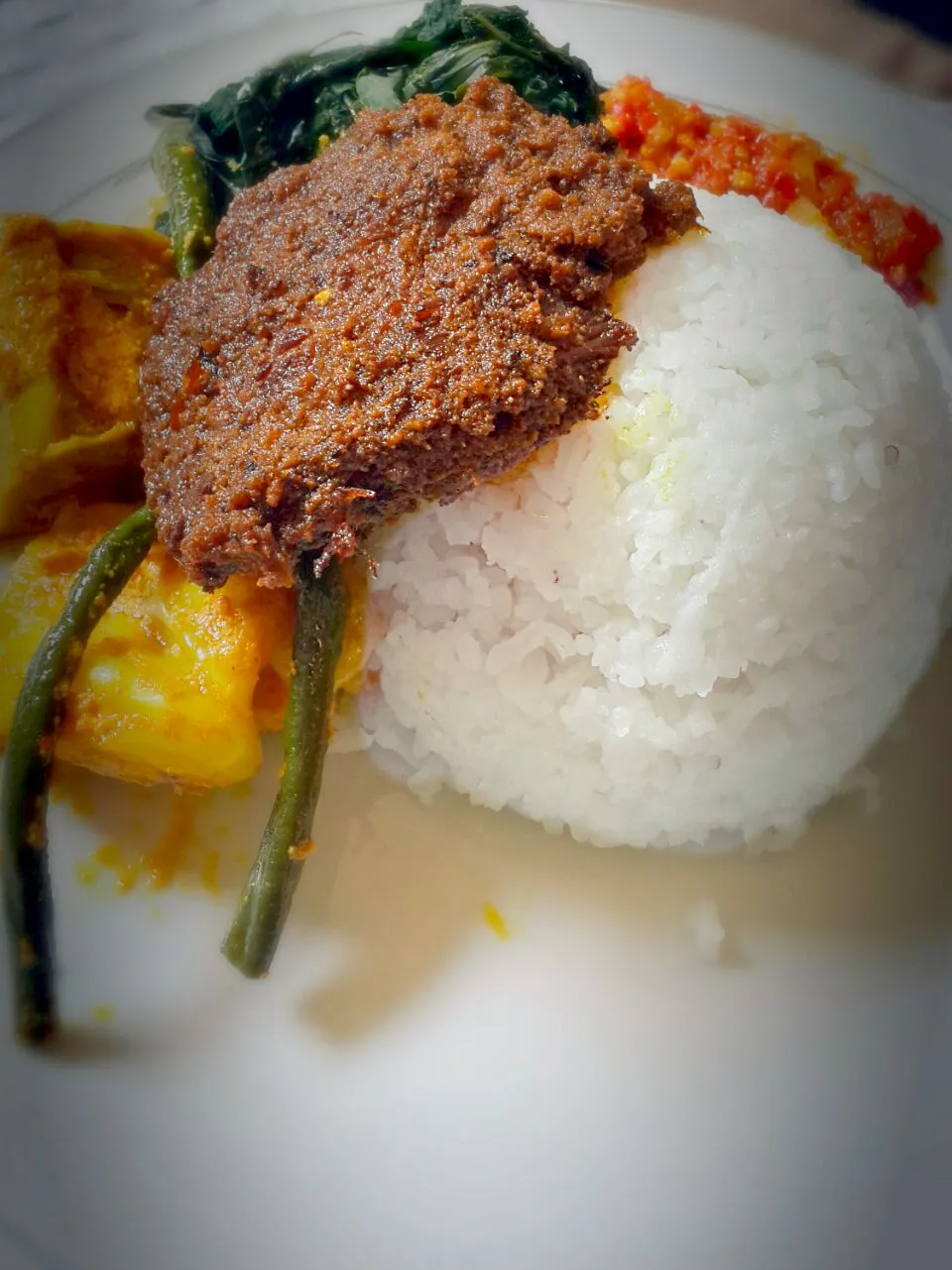 Snapdishの料理写真:rendang+rice+vegetables|firman zulkarnaenさん