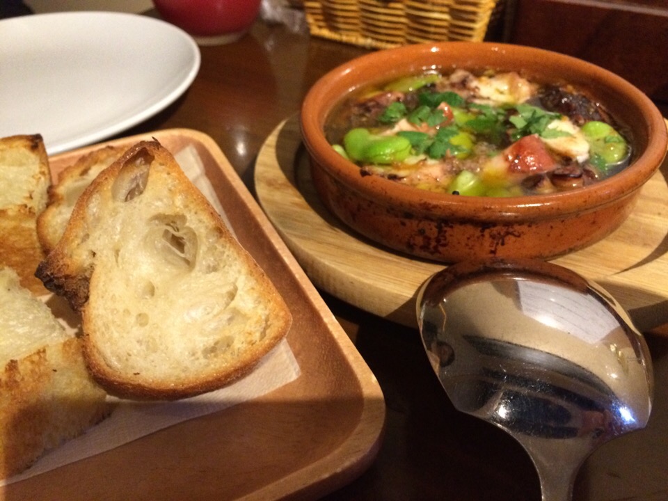 マダコとそら豆のアヒージョ