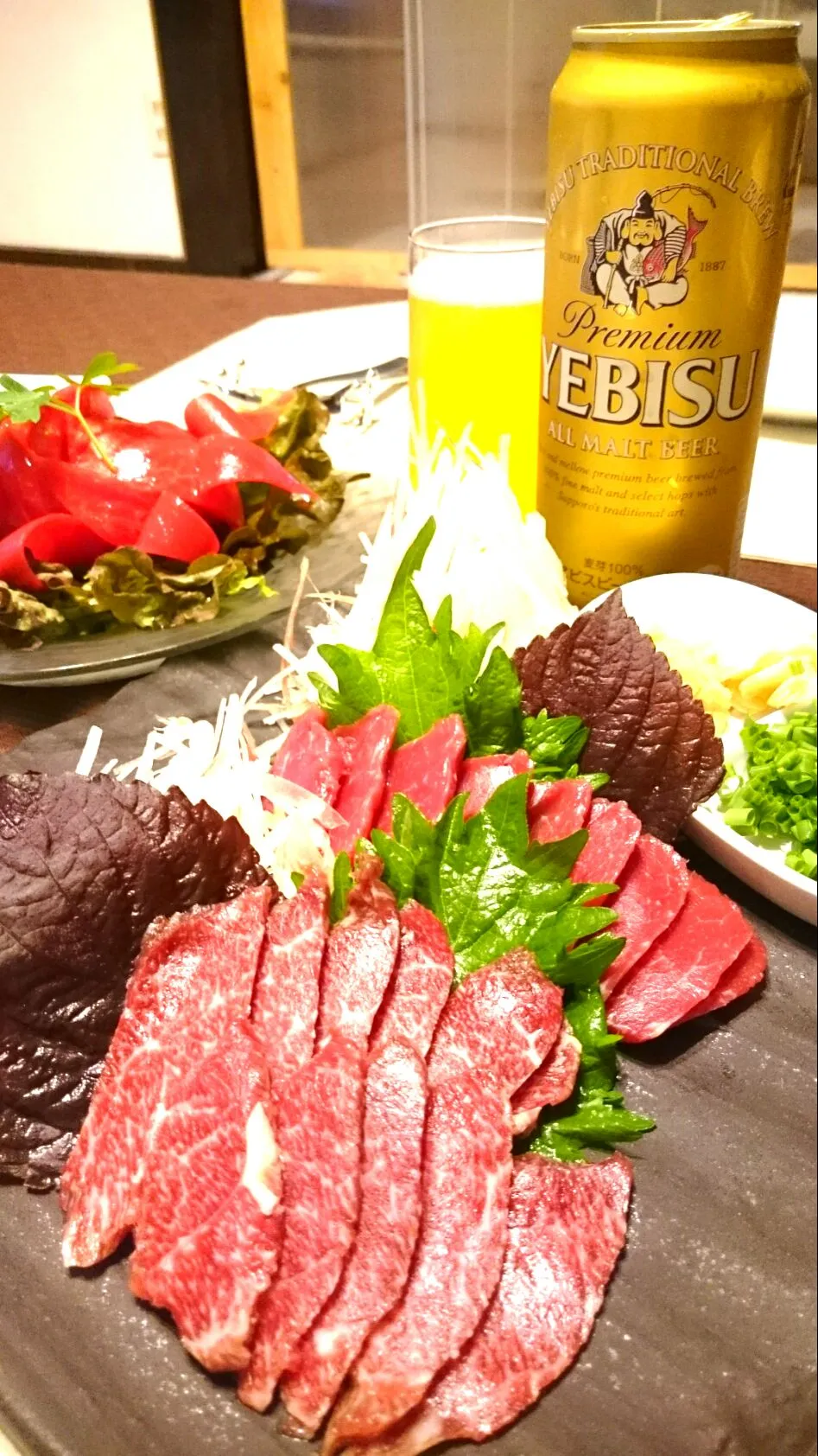 馬刺し&完熟トマト🍅でエビス🍺＼(^o^)／|ナムナムさん