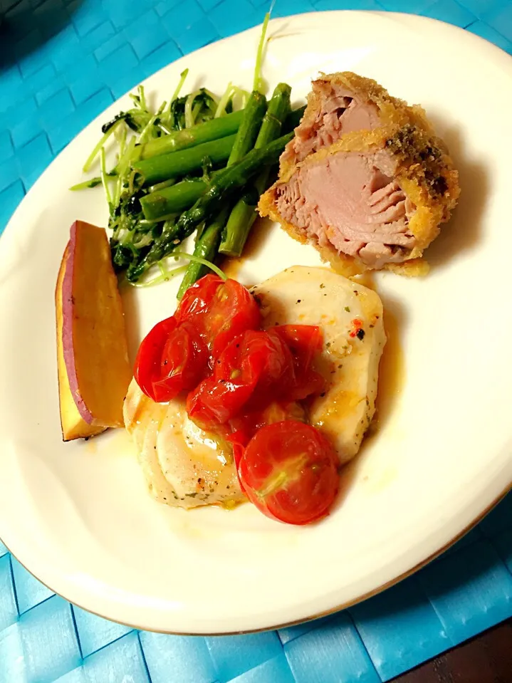 🍴マグロのトマト照り焼き・カツオのフライ・揚げさつまいも・アスパラと豆苗のソティ|elieさん