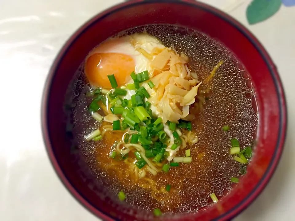 Snapdishの料理写真:夜食の鉄板！醤油ラーメン＋卵＋やわらぎ|i.rieさん