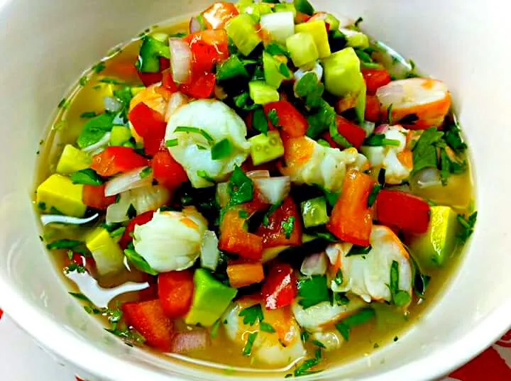 Shrimp and avocado ceviche|CHUENCHAIさん