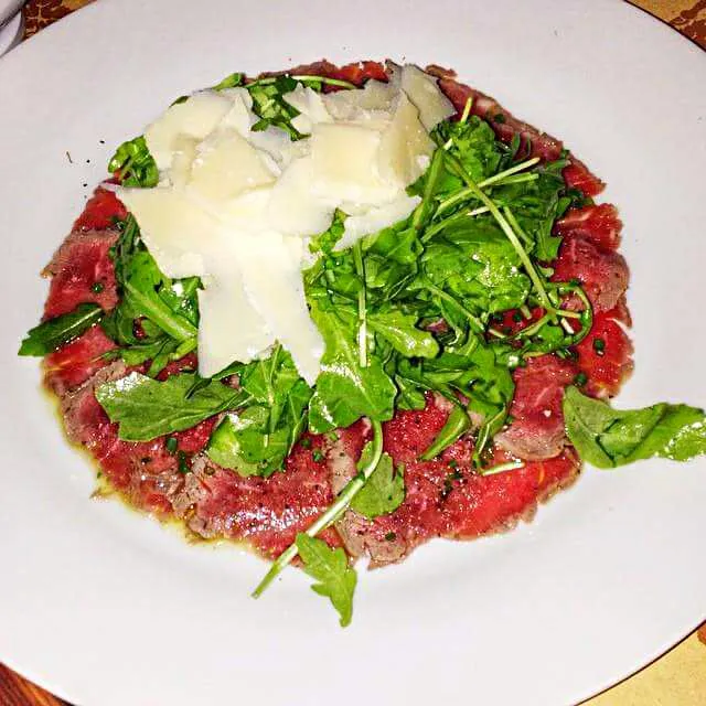 Beef carpaccio topped with fresh parmesan|CHUENCHAIさん