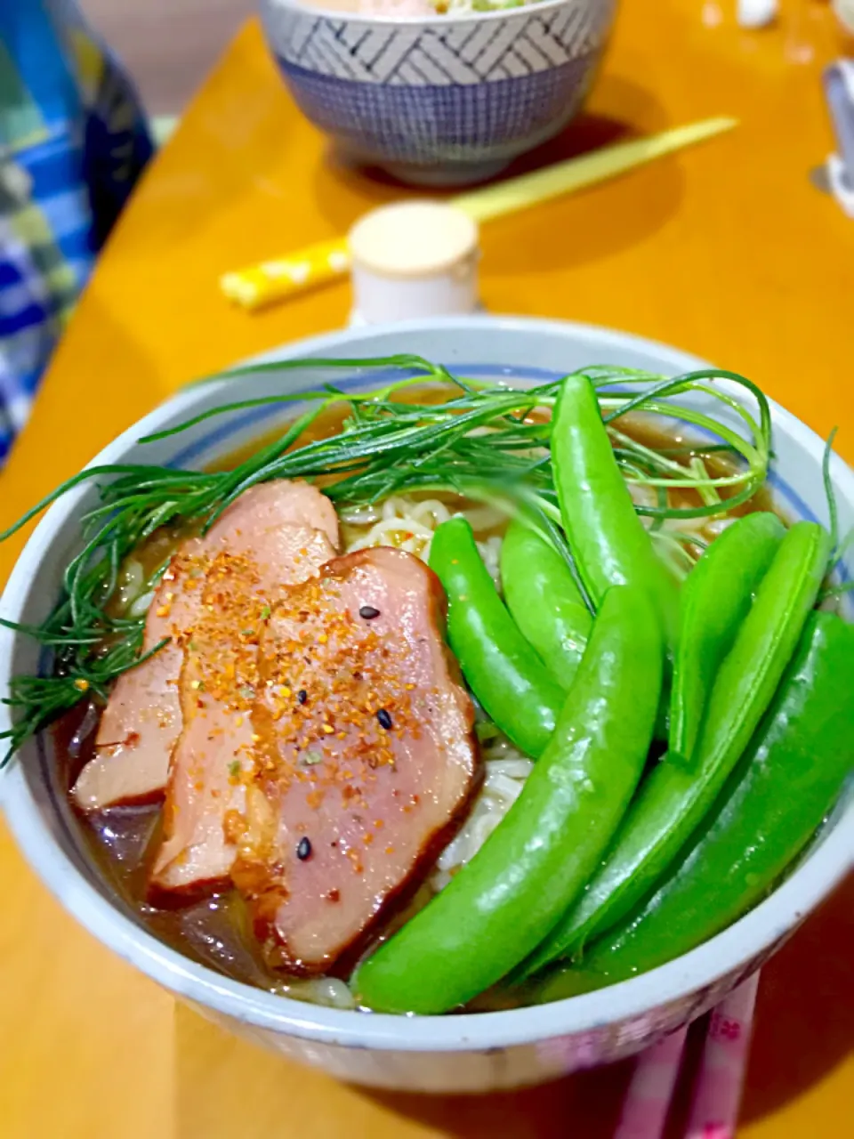 Snapdishの料理写真:🍜味噌ラーメン  焼き豚、スナップエンドウ、おかひじき🌱|ch＊K*∀o(^^*)♪さん