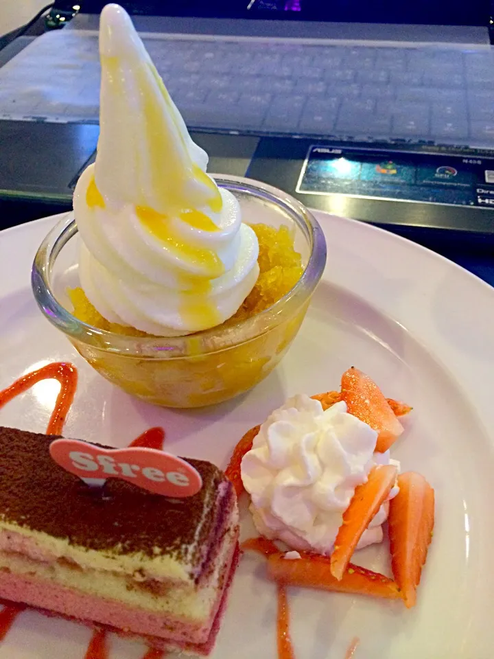 Low fat cake & Mango yogurt by Sfree|Chalinee Kalyanamitraさん