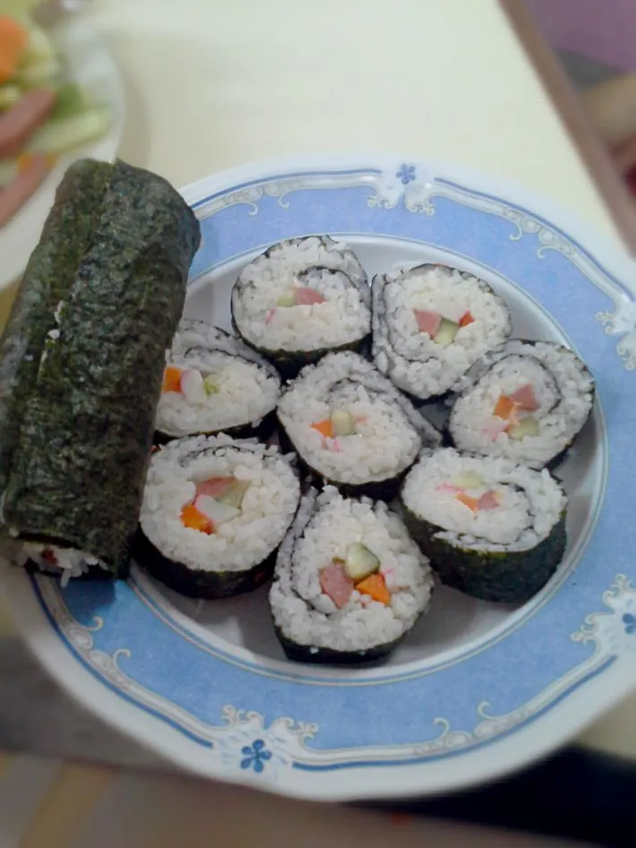 Snapdishの料理写真:first trial..better try than never #kimbab #Korean cuisine|Tafin Nikiysaさん