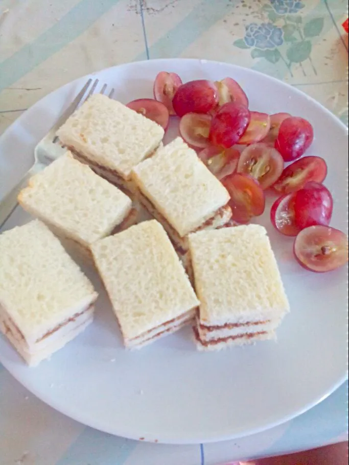 simple and healthy breakfast to begin the day..|evy juakimさん