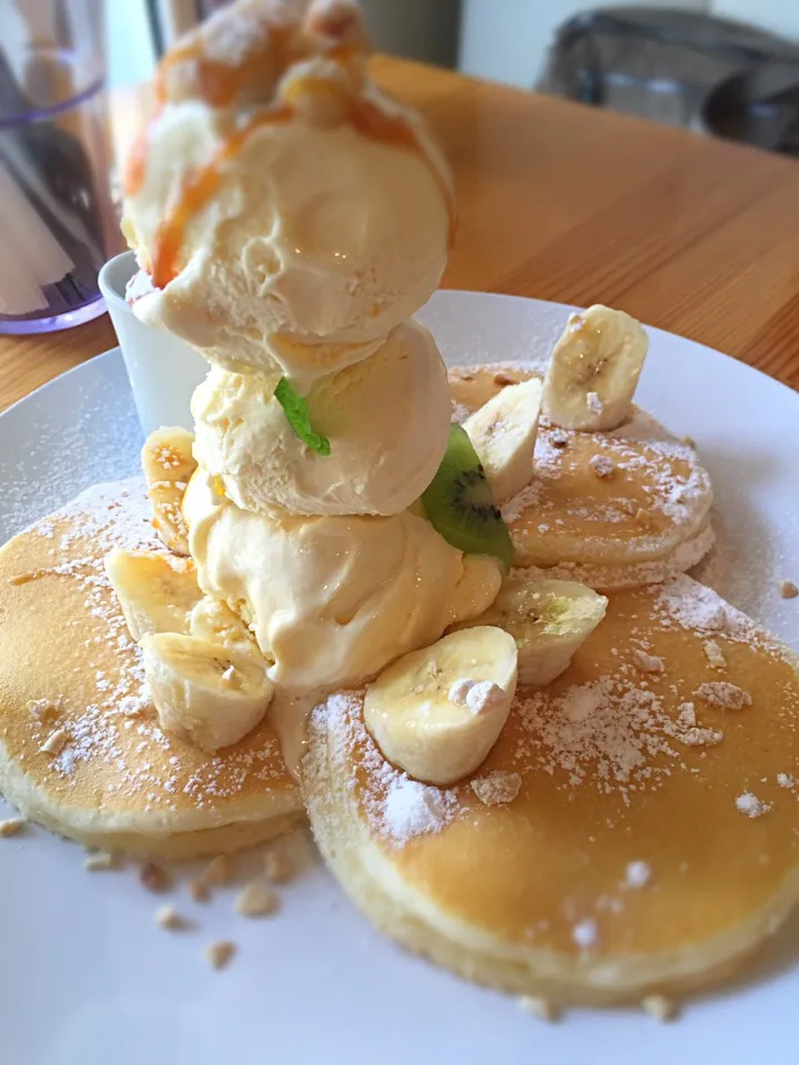 Snapdishの料理写真:塩キャラメルとナッツとバナナのパンケーキ|つぼたけちゃん🍷さん