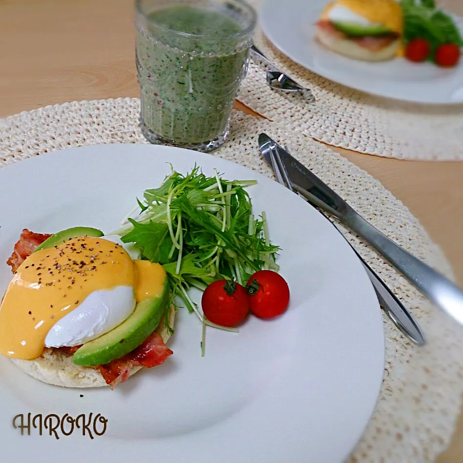 エッグベネディクト＆グリーンスムージー♪|hiroさん