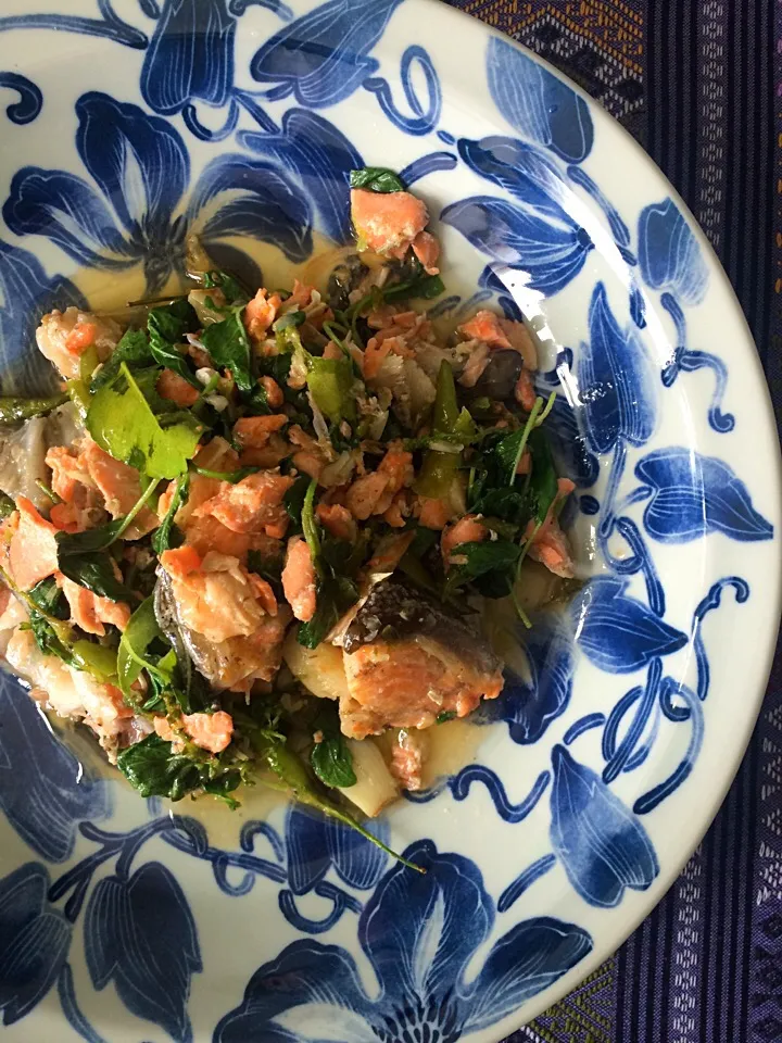 Stir Fried Salmon w Holy Basil|jirawanさん