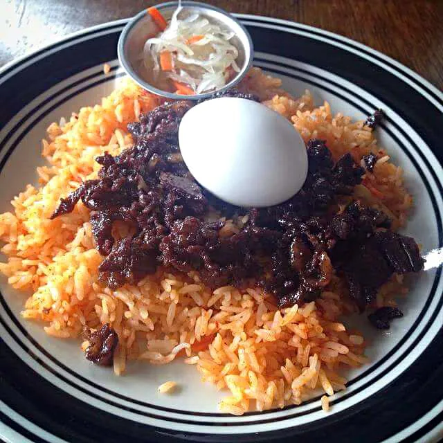 wagyu beef sirloin tapa served with garlic kimchi  fried rice, six minute egg and atachara|CHUENCHAIさん