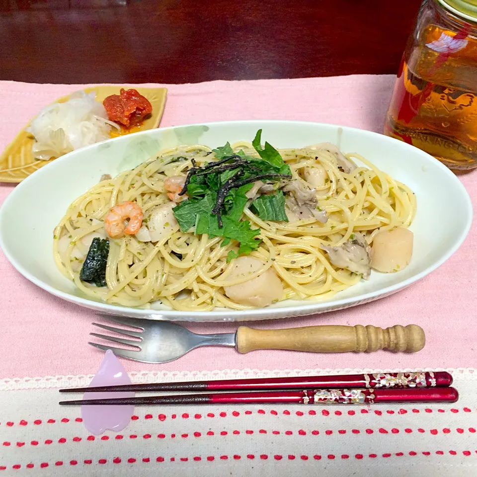 ニンニク、白ワイン、豆乳、鶏がらスープで味付け💡小エビとホタテの豆乳パスタ🍝|♥️さん