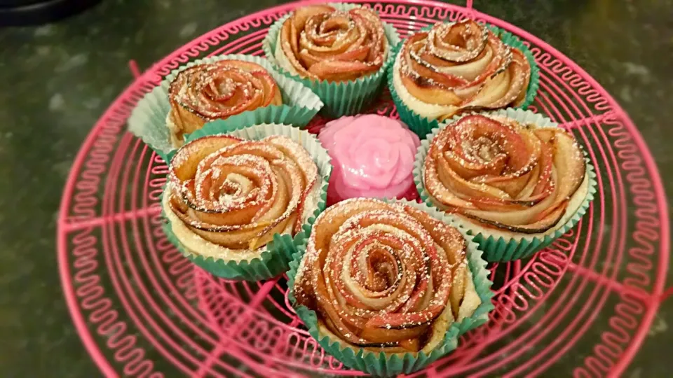 China Rose Apple and Cinnamon Tarts|Yanyan Yumyumさん