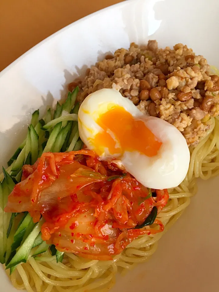 納豆風味ジャージー麺 温玉キムチのせ|まりもこさん