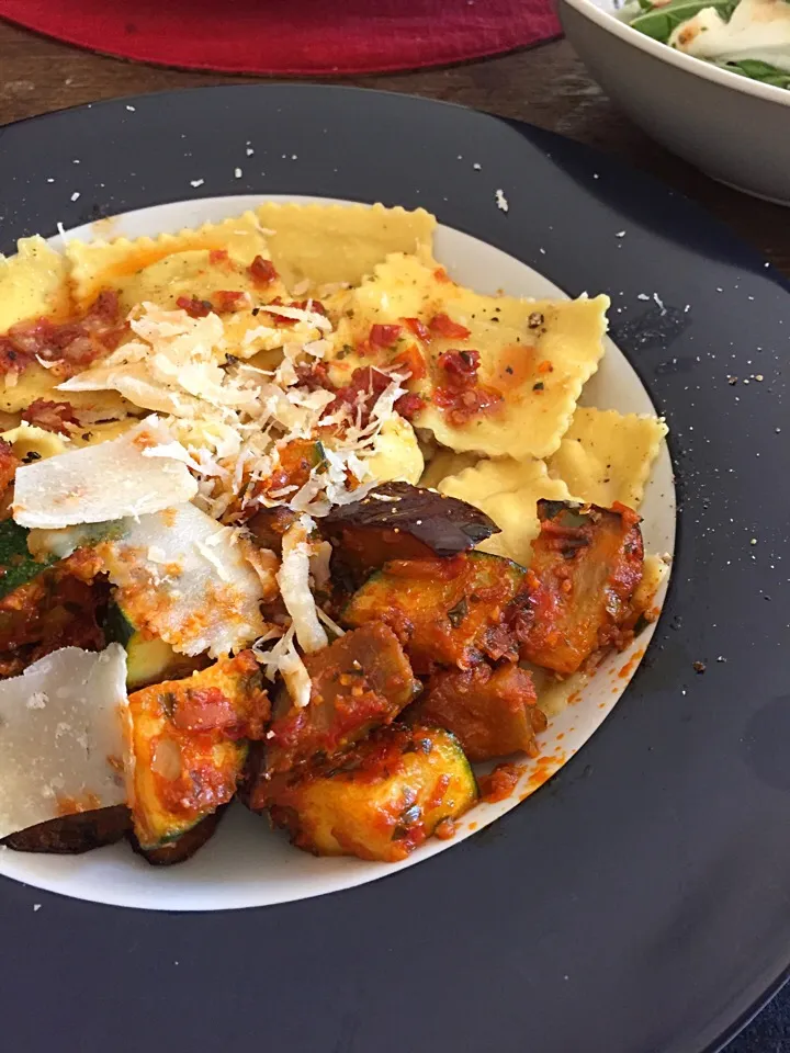 Türkische Ravioli mit Gemüse Paprika Paste aus Berlin in Berlin|平兵『Hippey』さん