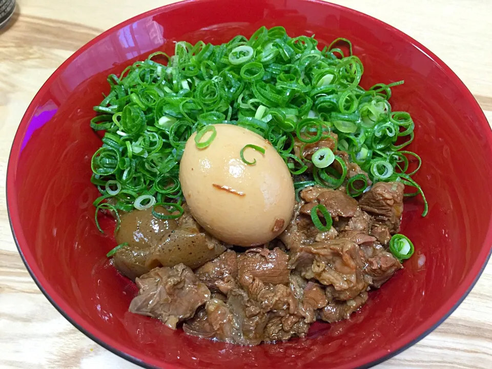 牛スジ丼 葱まみれ|さくたろうさん