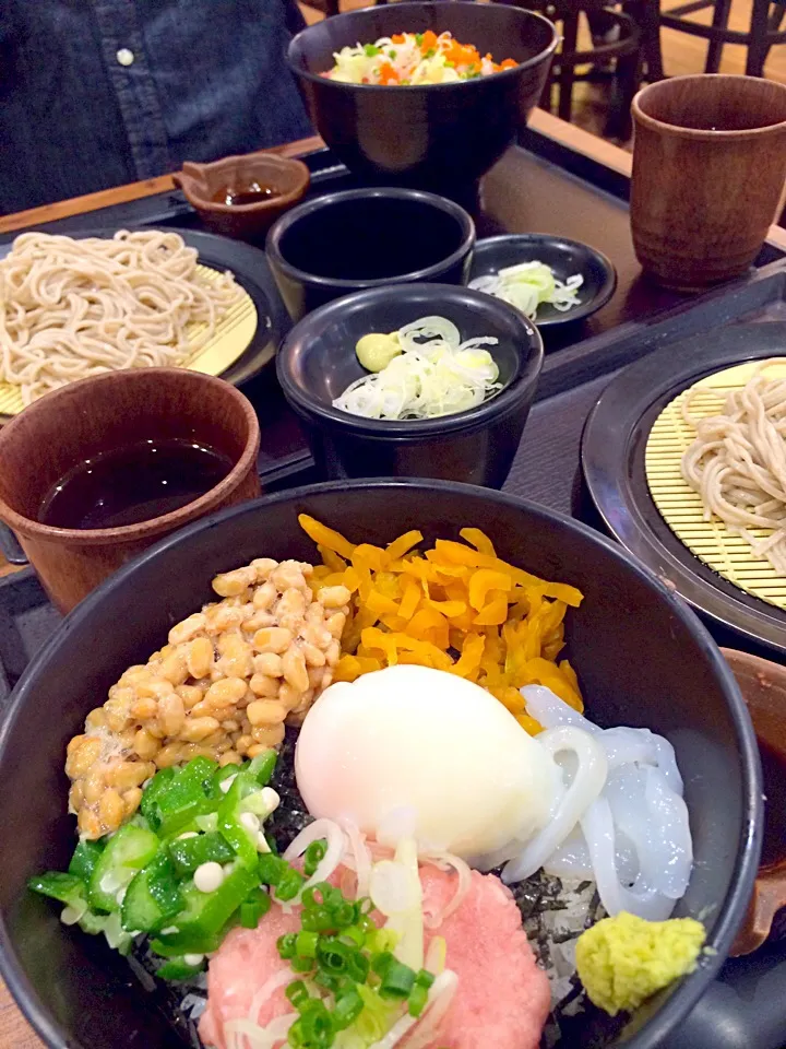 Snapdishの料理写真:ばくだん丼の小そばセット|ちな姉＠水ノ智南英さん