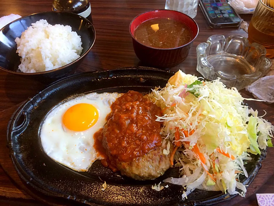 喫茶店でハンバーグ定食🍴😋|walnutさん