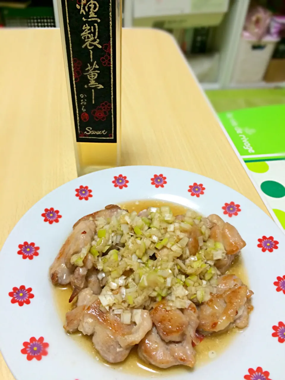 Snapdishの料理写真:鶏肉のネギダレかけ(燻製 薫を使って)|shioriさん