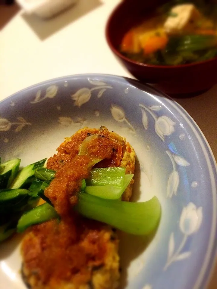 Soy burger with radish ponzu sauce, miso soup 
大豆バーグ大根おろしポン酢ソース、具沢山味噌汁
#veggiedish #misosoup #healthy|emi tanakaさん