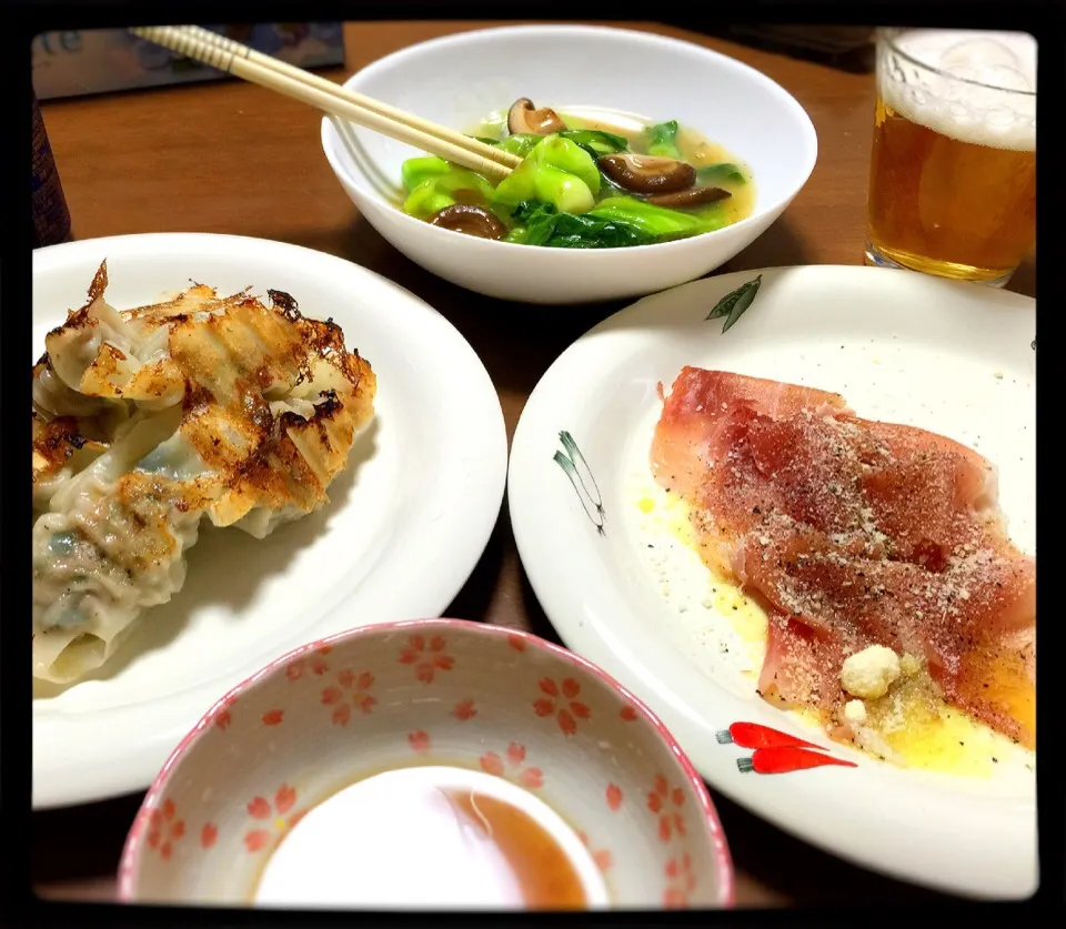 餃子と生ハムとチンゲンサイの炒め物|Pongchang  Hageoraさん