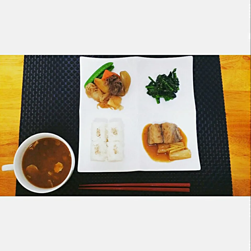 Snapdishの料理写真:にくじゃが、さばの味噌煮、ほうれん草のごま和え、なめこと切り干し大根の味噌汁|Yuki Miyamotoさん