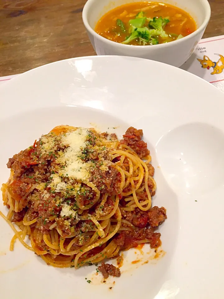 Snapdishの料理写真:日曜日のパスタ🍝定番ミートソースとミネストローネ🍅|まみりんごさん