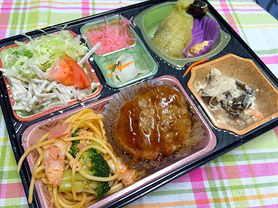 照り焼きハンバーグ 日替わり弁当 豊川市宅配|Naokazu Kuritaさん