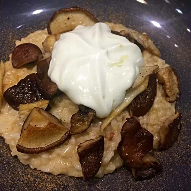 acquerello rice Risotto with assorted mushrooms and gorgonzola cheese cream|CHUENCHAIさん