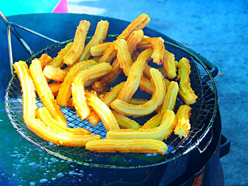 Snapdishの料理写真:Churros～Betanzos, Galicia, Espana～♪
スペイン北西部ガリシア地方ベタンソスのチュロス～♪
スペインでは朝食にチュロスをココアでいただきます(^^)v|quitaさん