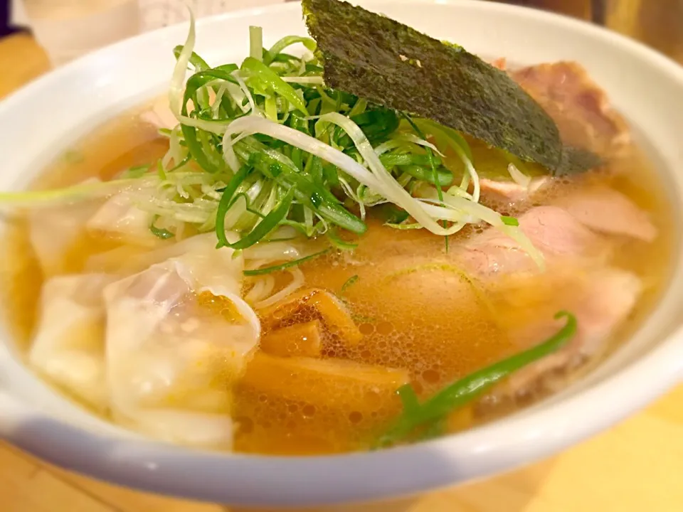 肉醤油雲呑麺@麺哲(梅田)|かっちっさん