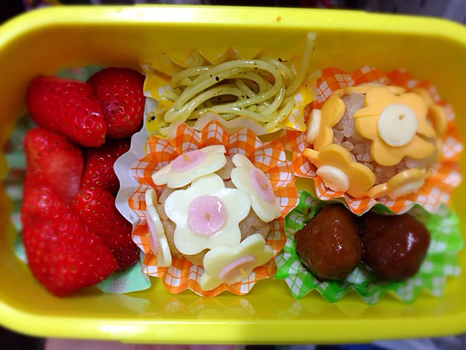 Snapdishの料理写真:ゆーのお弁当 お花|natuhoさん