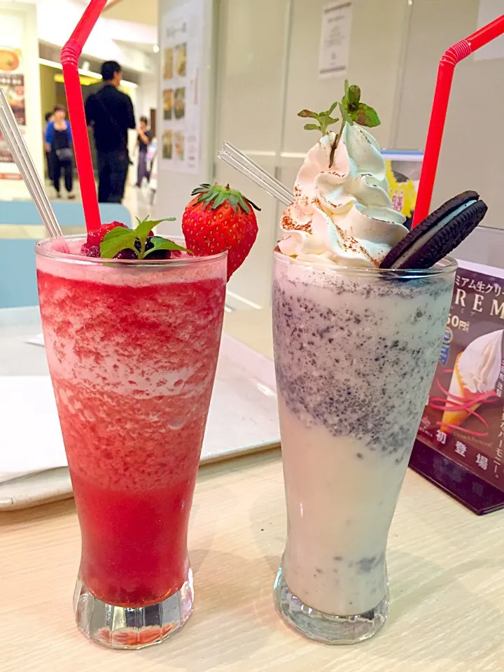 strawberry earl grey and cookies & cream smoothies🍹|Reiko Araiさん