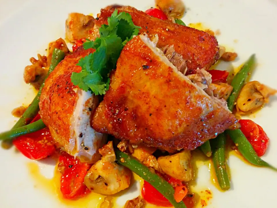 Srirachi chicken with Beans,button mushrooms & cherry tomatoes|Danielさん