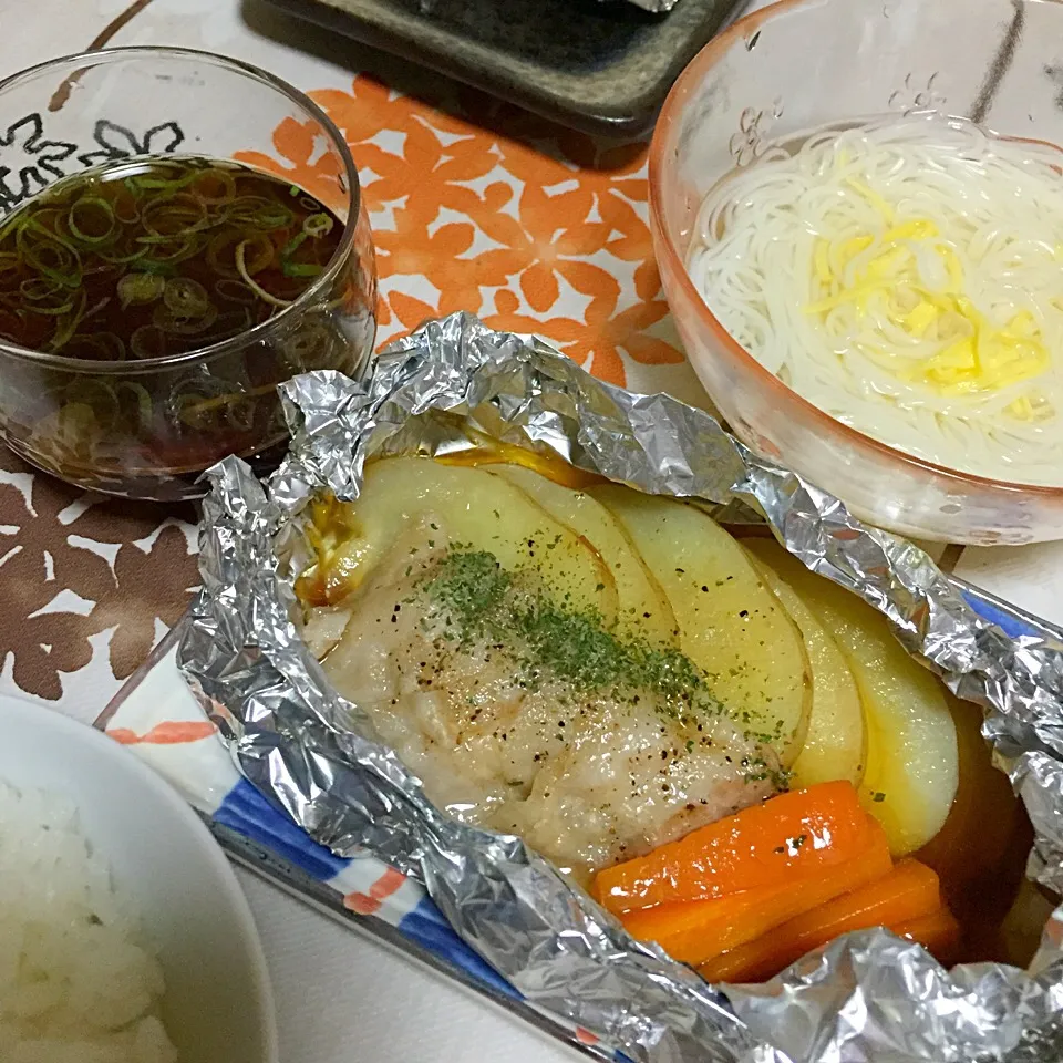 ジャガイモ豚肉にんじんのホイルバター蒸し|よ～さん