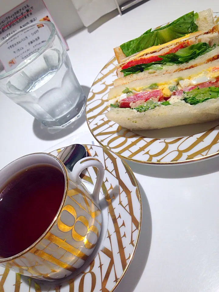 フォションのハーフサンドイッチとアールグレイ❤︎遅めのランチ|ちなみんさん