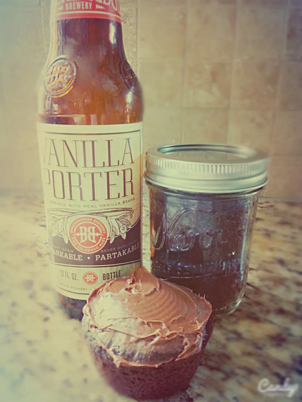 Snapdishの料理写真:Vanilla Porter Chocolate Cupcakes|Courtney Alizabet Riess Handelさん