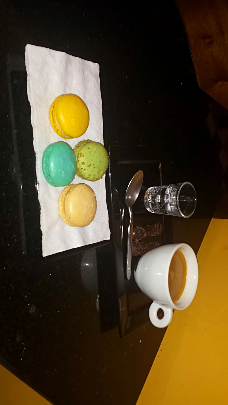 Macaron and coffee|Fredさん